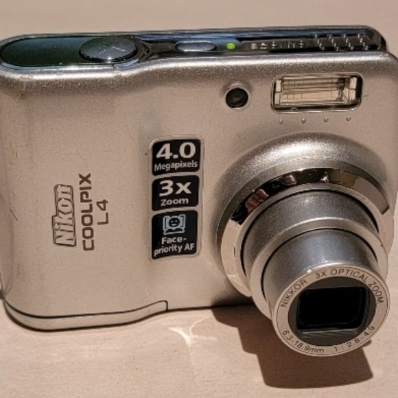 Nikon COOLPIX L4 4.0OPM Digital Camera - Silver Box Receipt - Picture 2 of 8